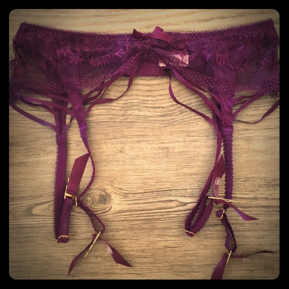 Agent provocateur never worn Garter belt -magenta - Picture 1 of 3